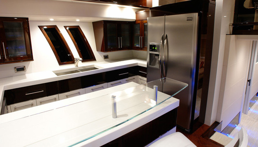 Яхта LSX78 яхтенной верфи Lazzara Yachts