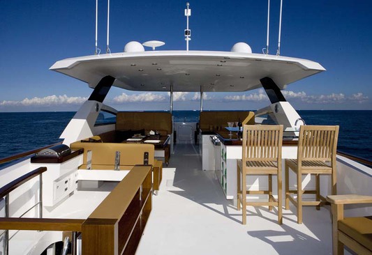 Яхта 76 Breeze яхтенной верфи Lazzara Yachts