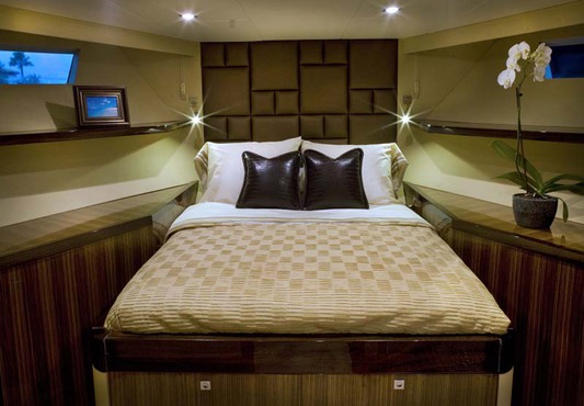 Яхта 76 Breeze яхтенной верфи Lazzara Yachts