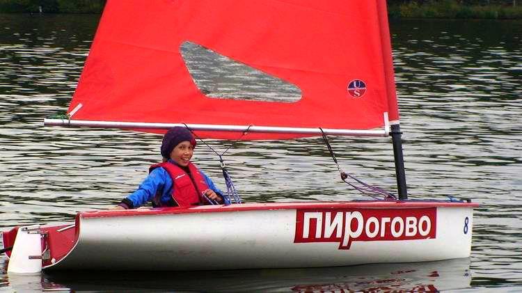 яхта оптимист, яхта ракета, десткая парусная школа пирогово, яхт клуб, регата