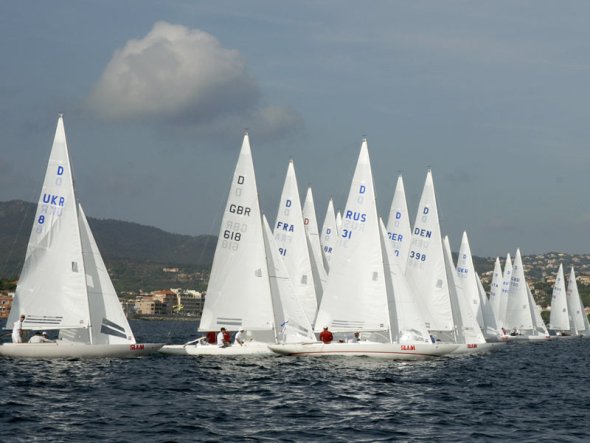 Новости. Международная регата Dragon Saint Tropez 2010. ПИРоговцы завоевали серебро.
