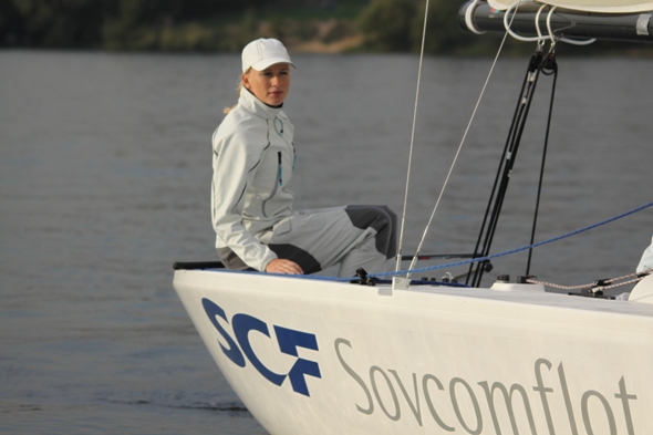 Екатерина Скудина на парусной яхте Ellion 6, Клязьминское водохранилище.