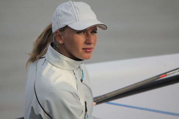 Екатерина Скудина на парусной яхте Ellion 6, Клязьминское водохранилище.